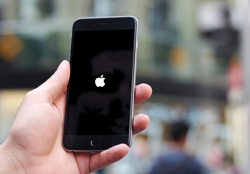 Как решить проблему с зависанием iPhone и iPad на логотипе Apple после джейлбрейка iOS 9.1
